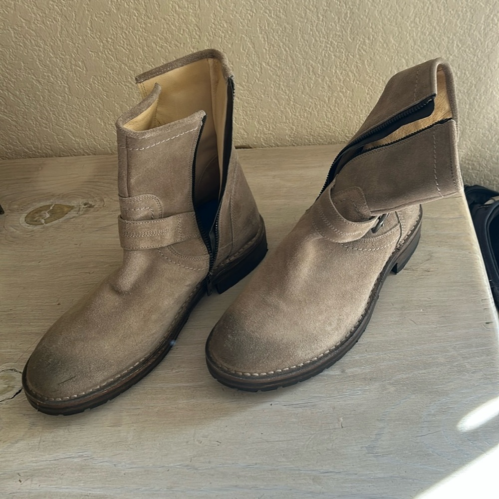 Men’s suede boots 8.5